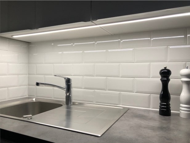 Réglette LED Sur-Mesure pour Cuisine